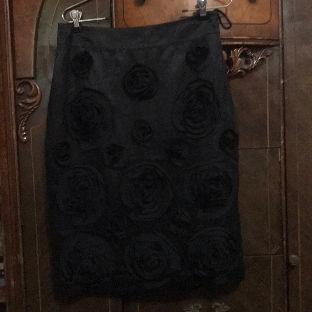 Black flower applique pencil skirt